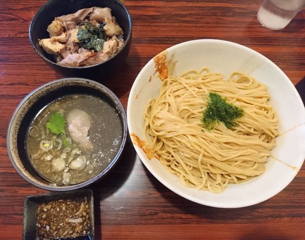 「限定 肉丼+鰺と平子煮干しのつけそば 細麺 中盛」@麺屋 ひな多の写真