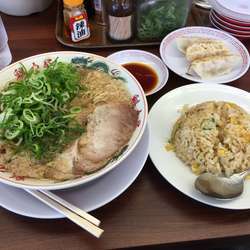 醤油ﾗｰﾒﾝ+[餃子+ﾁﾔｰﾊﾝ](715¥+363¥)