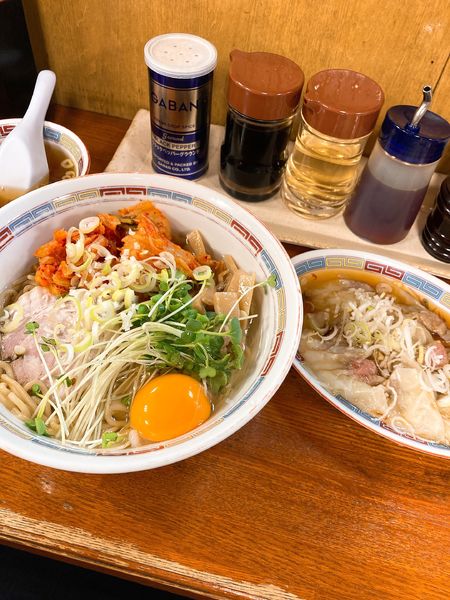 「キムチ油そば中盛り+生卵+おつまみワンタン」@宝華らぁめんの写真