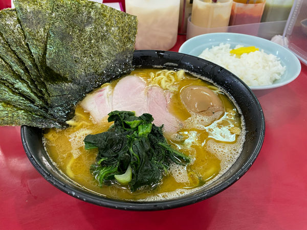 「らーめん並」@杉田家 千葉祐光店の写真