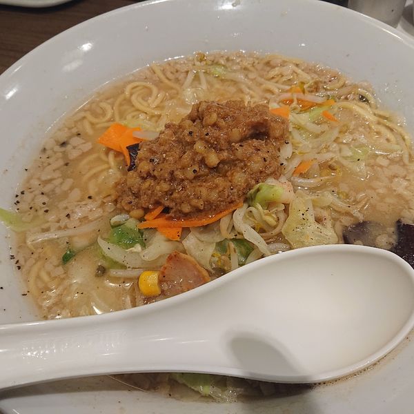 「とくちゃんぽん背脂とんこつ860円他」@長崎ちゃんぽん リンガーハット 西新宿店の写真