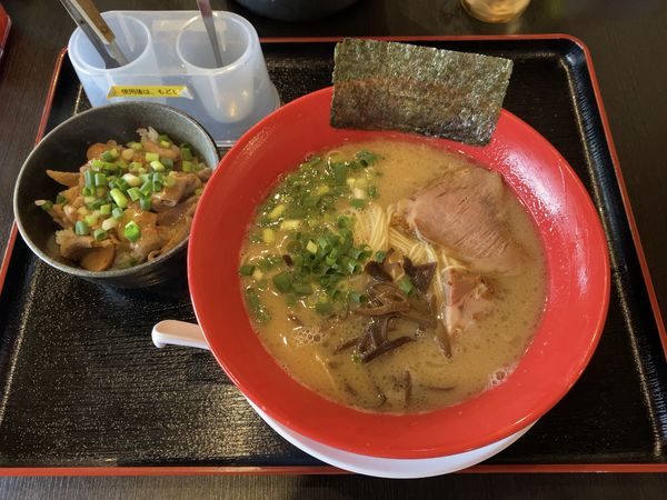 「博多とんこつらーめん＋もつ丼セット」@博多長浜らーめん とんこつとん太の写真