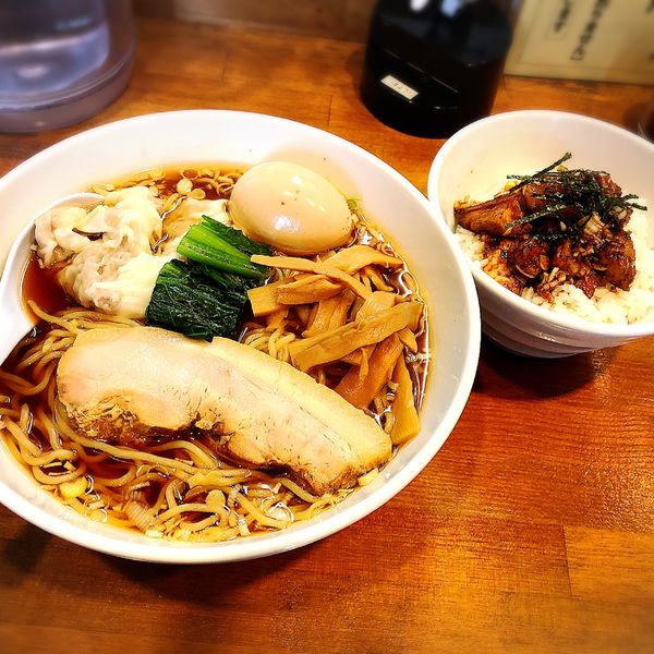 「醤油B(味玉)  麺増し ワンタン チャーシューごはん」@麺処ゆきちの写真