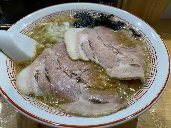 「中華そば(醤油)」@背脂煮干し中華そば 和市 新橋本店の写真