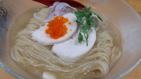 「ワタリガニの濃厚冷やし麺（限定950円）＋小ライス」@焼きあご塩らー麺 たかはし 銀座店の写真