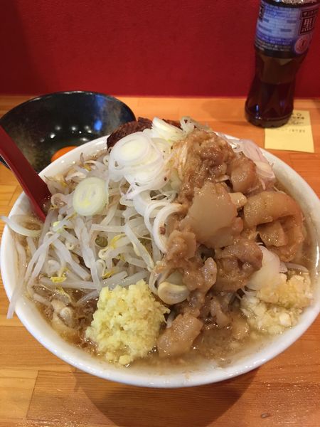 「二郎系ラーメン850円  麺増し100円　生卵100円」@ブタハトモダチニボシハシンユウの写真