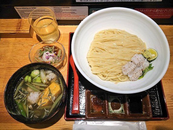 「創作つけ麺「韓国産 鱧・秋田県産 蓴菜」、など」@ラーメン 巌哲の写真
