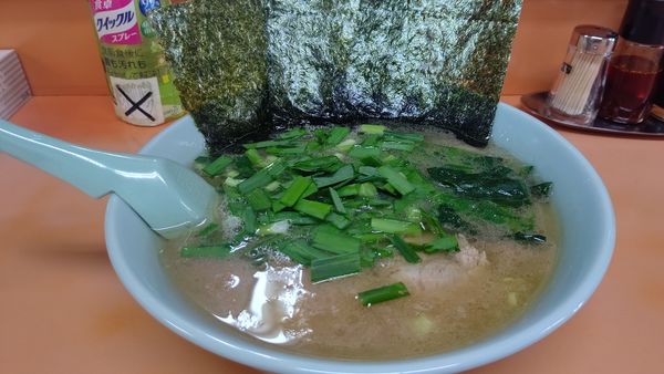 「ラーメン&ニラ７５０円」@梅浜亭の写真