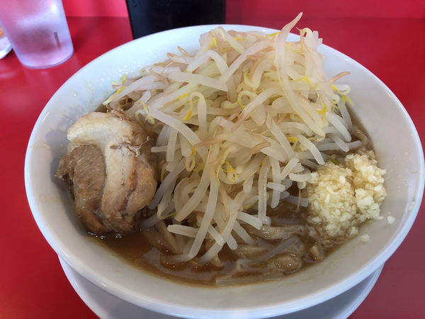 「超極太ラーメン　やさい普通　ニンニク普通」@ボディブローの写真