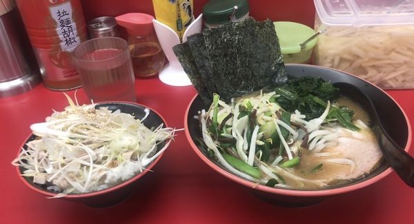 「ラーメン(野菜畑) ネギチャーシュー丼」@横濱家系ラーメン 勝鬨家の写真