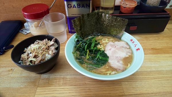 「ラーメン半まかない飯」@八家本陣の写真