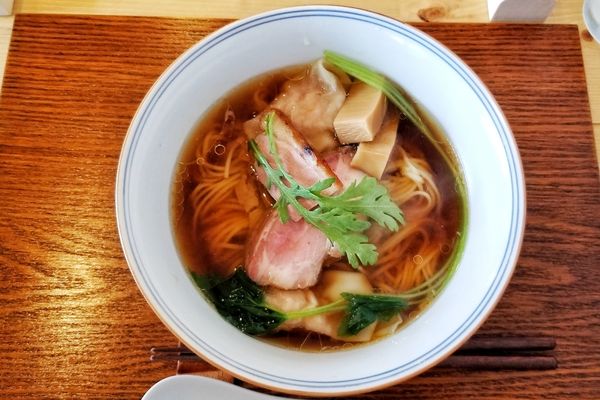 「わんたん入り醤油らぁ麺」@Ramen FeeLの写真