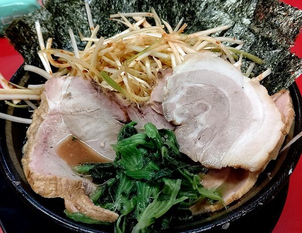 「ネギチャーシュー赤 のり&バラ肉追加」@柏 王道家の写真