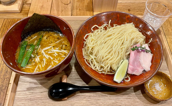 「昆布水の味噌つけ麺＋大盛」@味噌らーめん 柿田川ひばり 恵比寿本店の写真