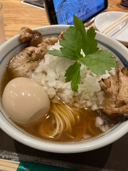 「特製丸鶏中華そば」@麺と酒 アクビの写真