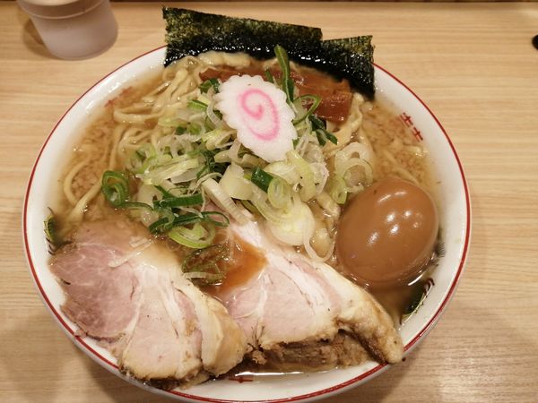 「手揉み中華そば　　900円　味玉　100円」@麺や 六等星の写真