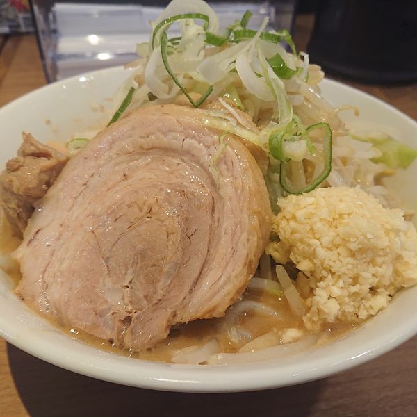 「らーめん(豚1枚)1050円、缶ビール300円」@ちばから 蒲田店の写真