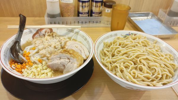 「大・麺マシ・つけ麺（ショウガアブラマシマシアレ）￥１０８０」@豚山 神保町店の写真