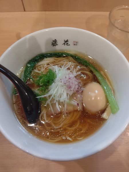 「醤油らぁ麺+味玉」@支那蕎麦屋 藤花の写真
