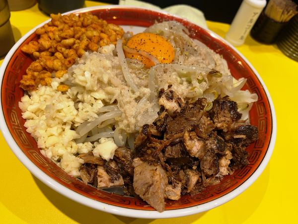 「まぜそば大＋カレー玉」@ロケットパンチの写真