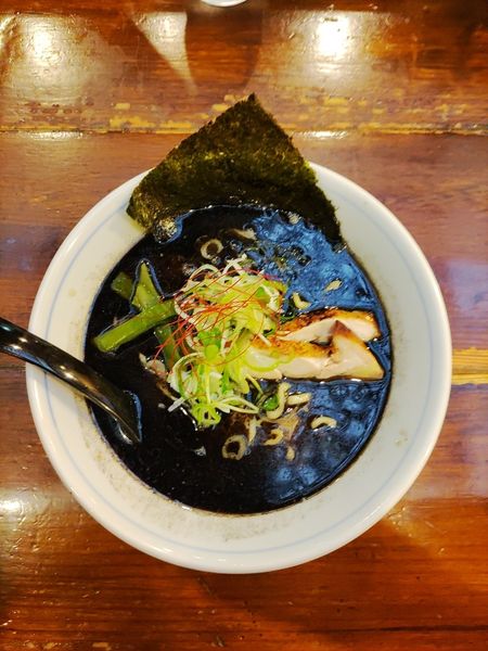 「黒鶏そば」@らぁめん 欽山製麺所の写真