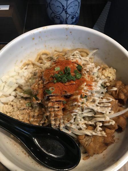 「辛焦がしらー油まぜそば、辛口、ニンニク、ペッパーマヨ、追い飯」@辛焦がし味噌たん麺 一向の写真