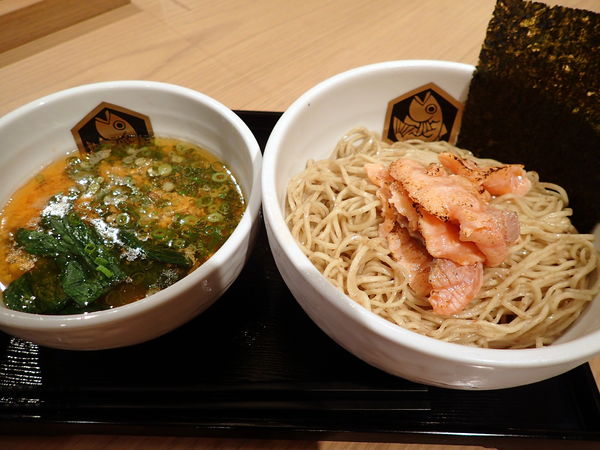 「【期間限定】濃厚サーモンつけめん・大盛」@真鯛らーめん 麺魚 錦糸町PARCO店の写真