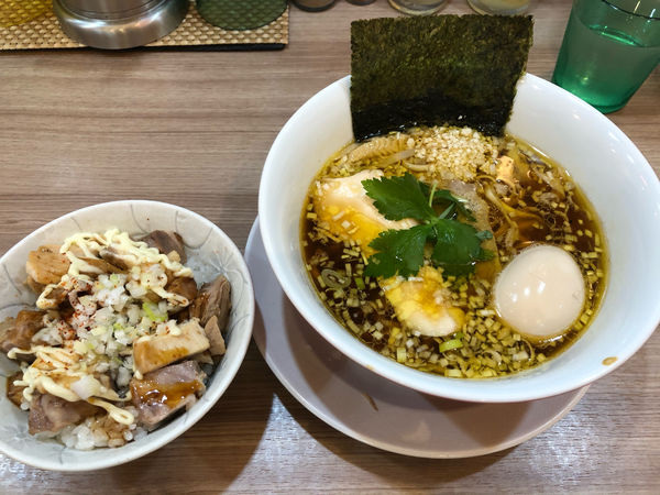「味玉鶏そば + チャーシュー丼」@中華そば ムタヒロ 拝島駅店の写真