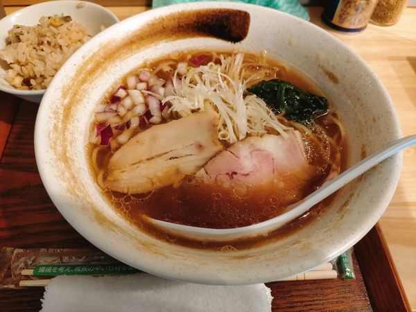 「醤油ラーメン880円」@貝出汁らぁ麺 みぎわの写真