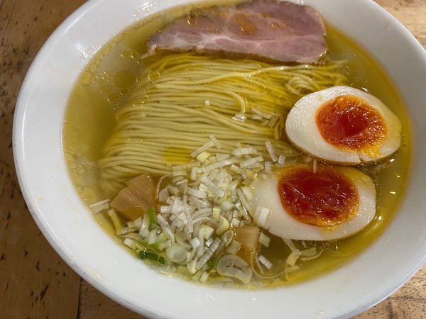 「琥珀そば＋味玉＋チャーシューめし：700＋100＋200円」@まつやの写真