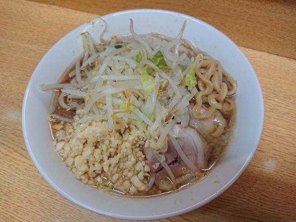 「小ラーメン ニンニクマシマシ 麺少なめ 780円」@ラーメン二郎 環七新新代田店の写真