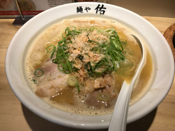「鶏魚豚らーめん　830円」@麺や 佑の写真