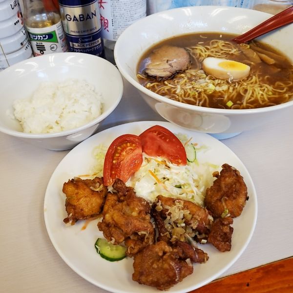 「本日のランチ🅰️中華風若鶏カラ揚げライス」@笑顔の写真