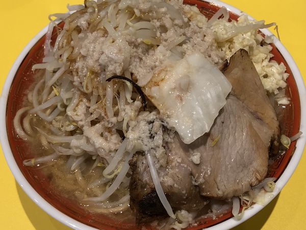 「ラーメン(中)にんにくマシ野菜マシ脂マシ」@ロケットパンチの写真