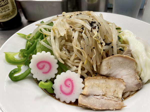 「サッポロラガービール赤星 中瓶 ＋ チャシュー皿→ 冷し五目」@中華そば みたかの写真