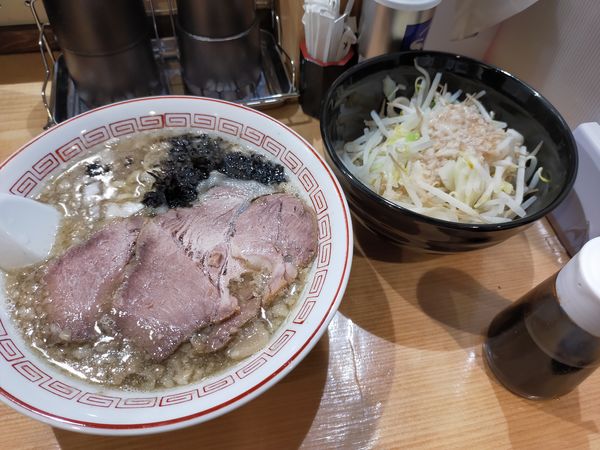 「中華そば(塩)麺半玉＆野菜」@背脂煮干し中華そば 和市 新橋本店の写真