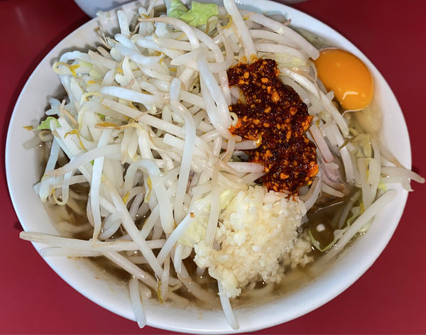 「小豚 玉子X2 ヤサイ ニンニク ラー油」@ラーメン二郎 千住大橋駅前店の写真
