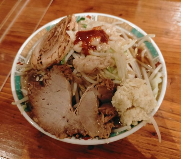 「ラーメン900円＋1ドリンクサービス」@豚が如くの写真