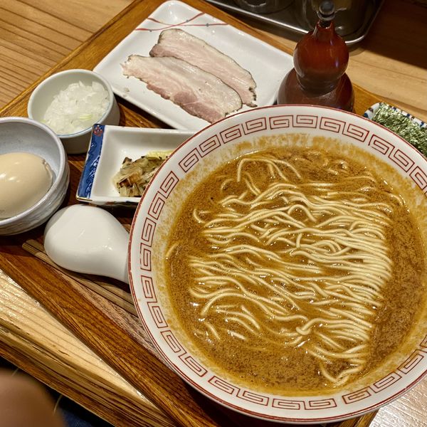 「海老 あまえび ＋トリュフ煮卵」@炭火焼濃厚中華そば 海富道の写真