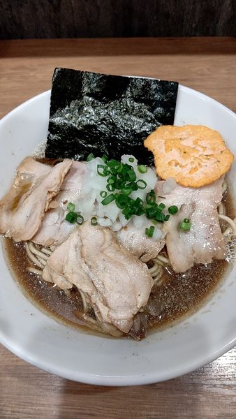 「山崎ポークの煮干そば　1000円」@煮干拉麺 小烏丸 問屋町店の写真