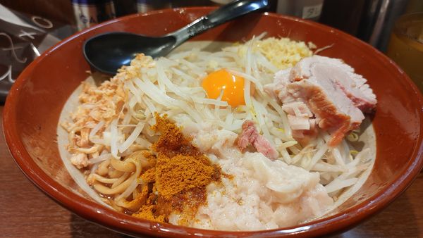 「大・麺マシ・汁なし（ショウガアブラマシマシアレ）￥１０８０」@豚山 大森店の写真