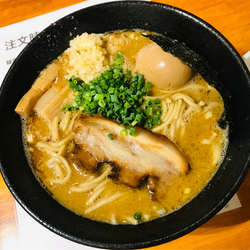 とんこつ(サービス味玉＋ニンニク多め)＋ライス