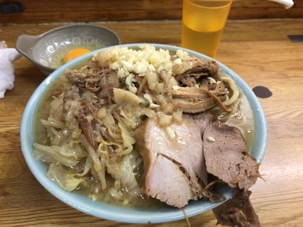 「ラーメン(ニンニク、アブラ)+生玉子 900円」@ラーメン そらの写真