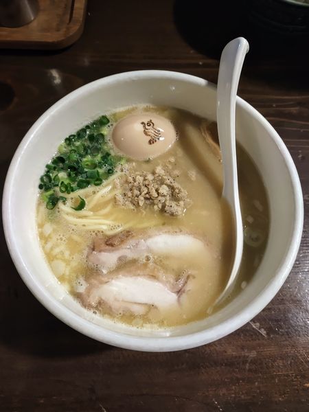 「白鶏ラーメン 玉子のせ」@鶏の穴の写真