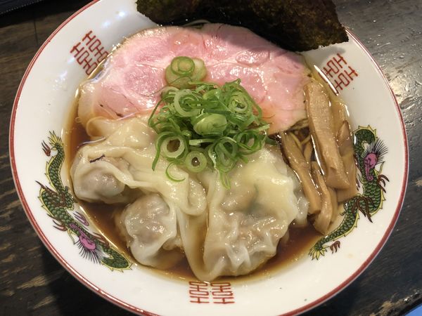 「鶏らーめん　醤油　TP雲呑」@燵家製麺の写真