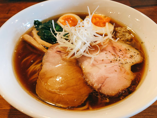 「醤油ラーメン」@空の青とひまわり畑の写真