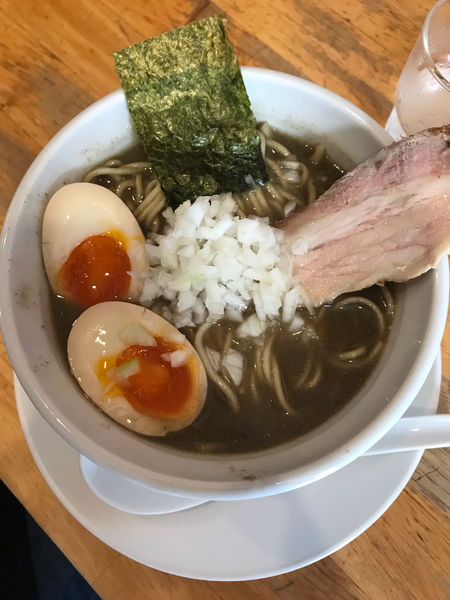 「煮干しそば(並) 500円、味付玉子 100円」@煮干そば とみ田の写真