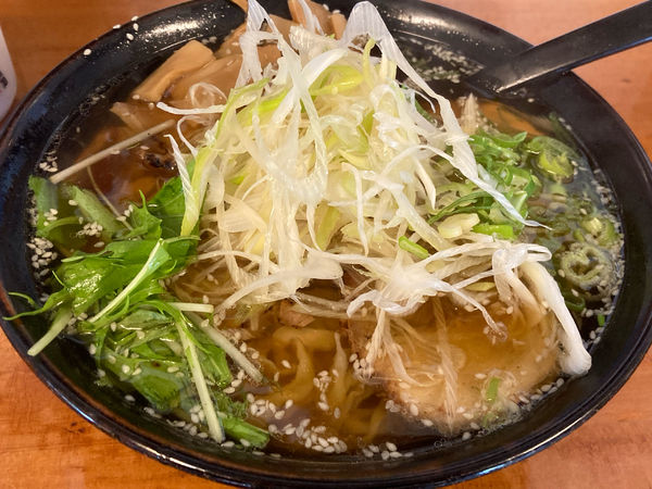 「ミックスチャーシューメン+深谷ネギ」@畔鐘の写真