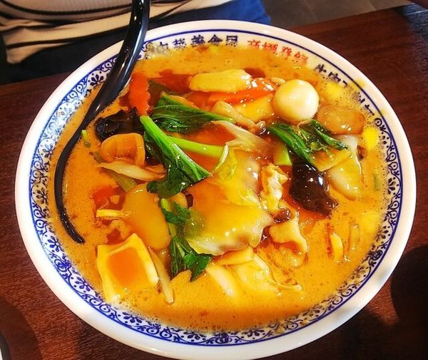 「五目あんかけ刀削麺950円」@中華美食屋 江俣店の写真