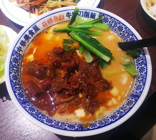 「牛肉刀削麺950円」@中華美食屋 江俣店の写真